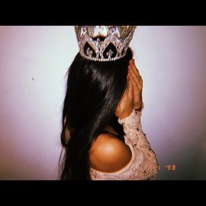 Meet your Posher, Crisia